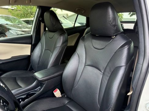Used 2019 Toyota Prius LE FWD image 11