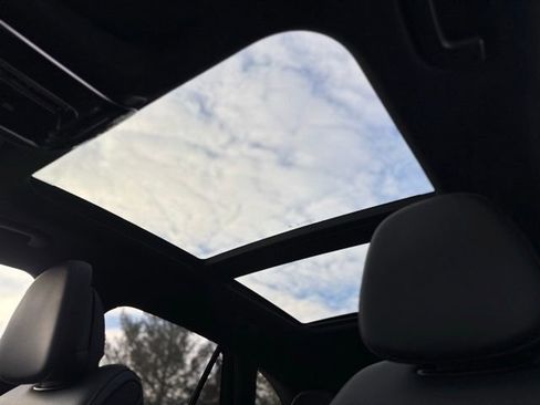 Used 2025 Mercedes-Benz GLC 300 4MATIC image 57