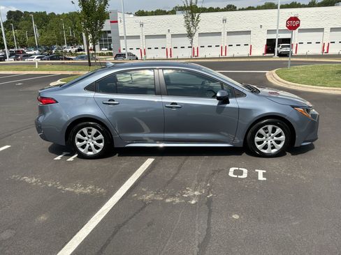 Used 2025 Toyota Corolla LE FWD image 11