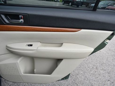 Used 2013 Subaru Outback 2.5i Limited w/ Moonroof Pkg AWD/4WD image 40