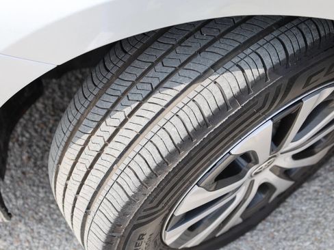 Used 2022 Toyota Prius Prime XLE image 25