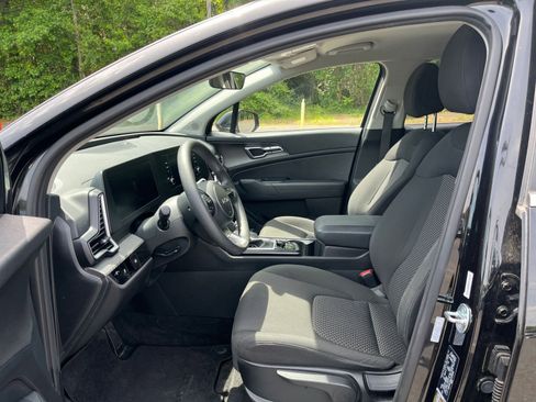 Used 2025 Kia Sportage LX AWD/4WD image 25