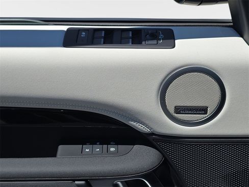 New 2025 Land Rover Discovery S image 30