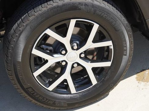 Certified 2025 Jeep Grand Cherokee Limited RWD image 11