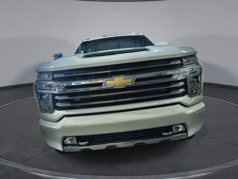 Used 2022 Chevrolet Silverado 2500 High Country w/ Z71 Off-Road Package image 2