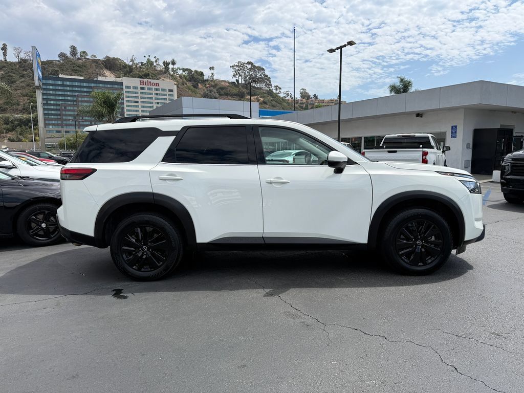 Used 2025 Nissan Pathfinder SV FWD image 6