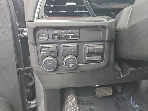 Used 2025 Chevrolet Suburban Z71 w/ Comfort Package image 12