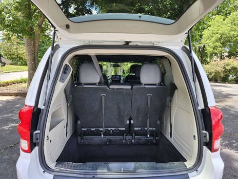 Used 2017 Dodge Grand Caravan SXT FWD image 16