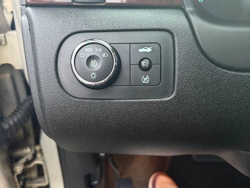 Used 2011 Chevrolet Impala LTZ image 21