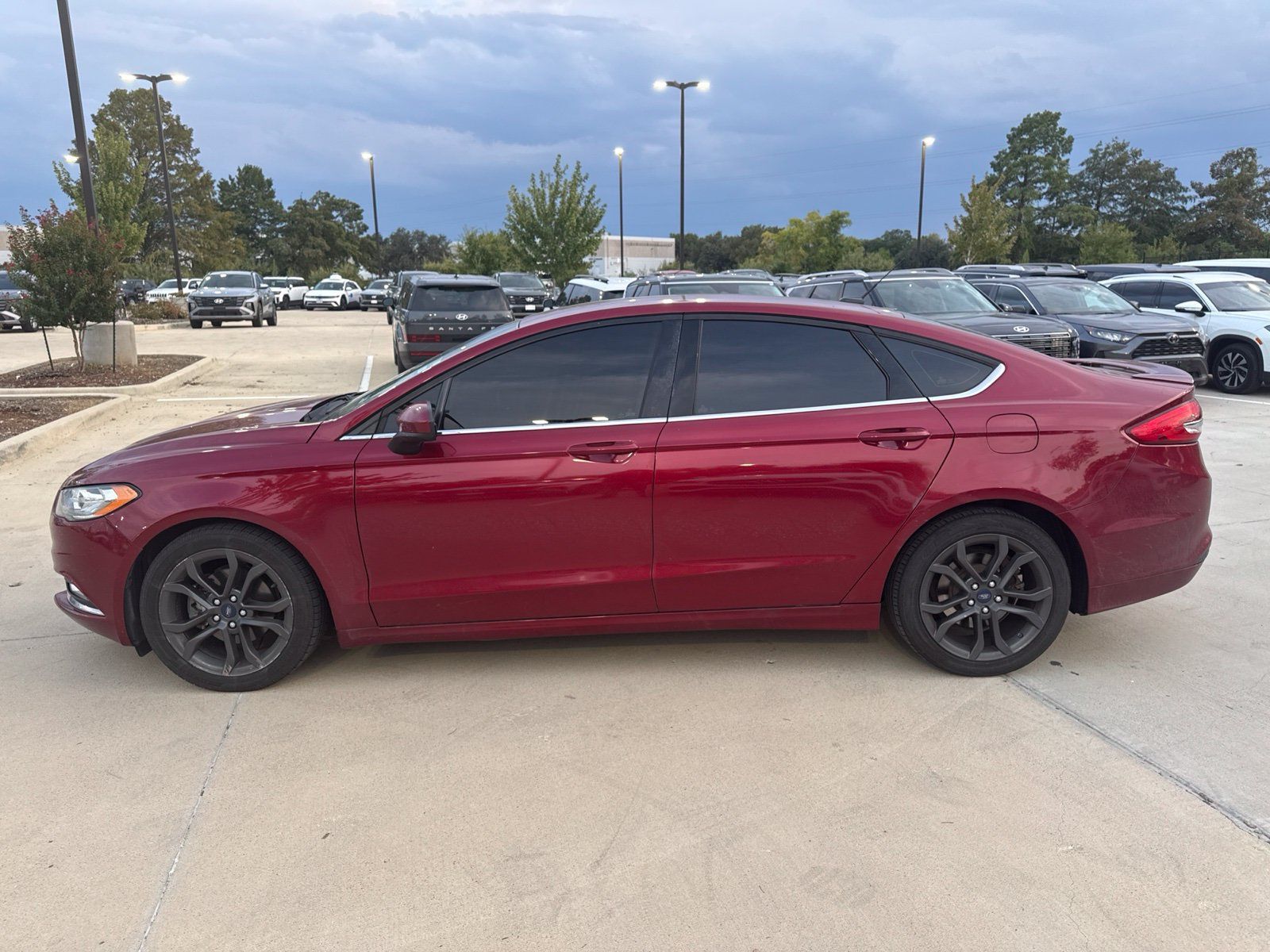 Used 2018 Ford Fusion SE w/ Equipment Group 201A FWD image 6