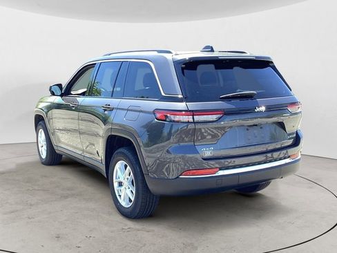 Used 2023 Jeep Grand Cherokee Laredo X AWD/4WD image 3