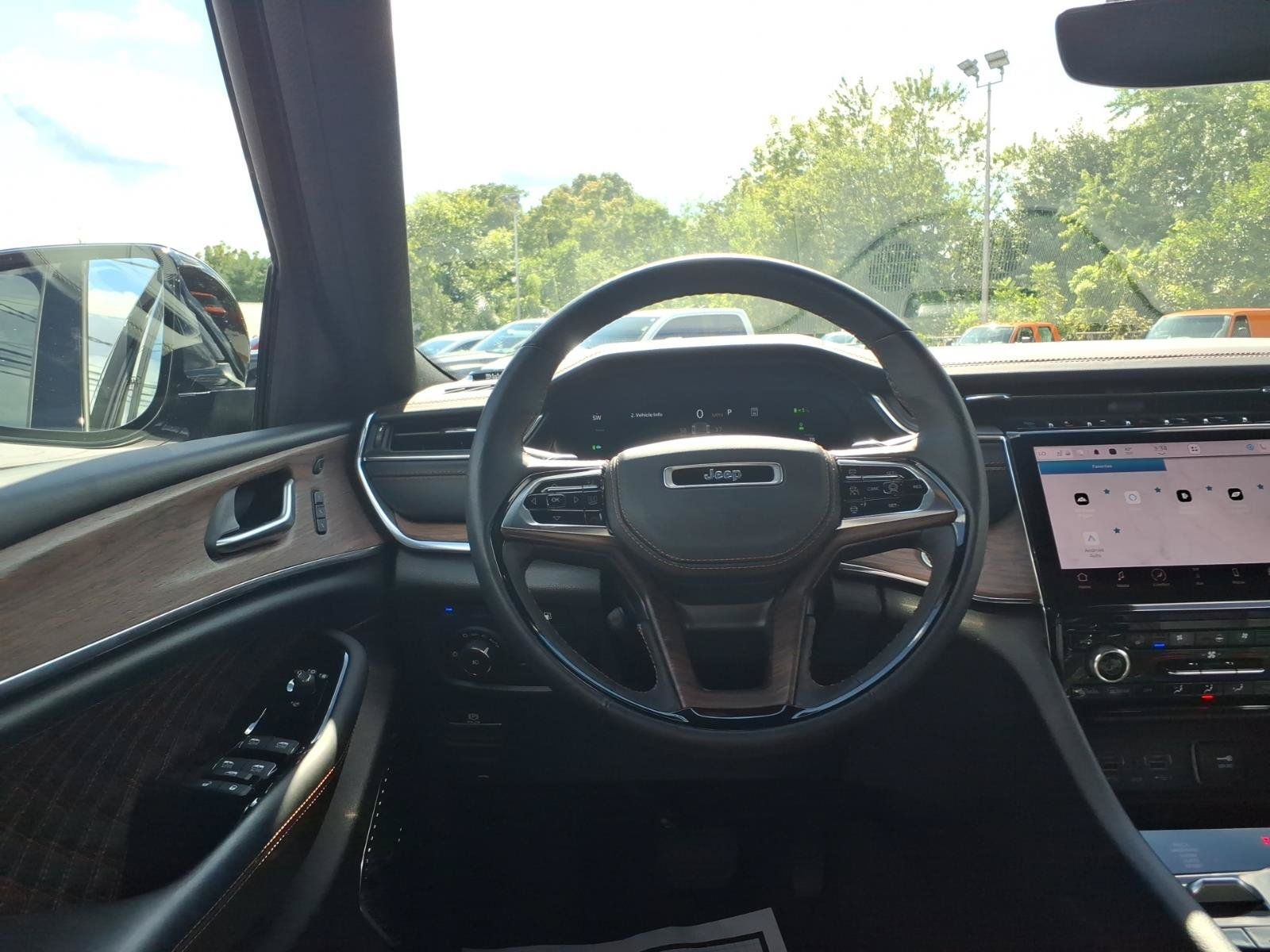 Used 2023 Jeep Grand Cherokee Summit w/ Luxury Tech Group V AWD/4WD image 19