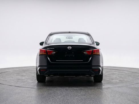 Used 2025 Nissan Altima 2.5 SV FWD image 7