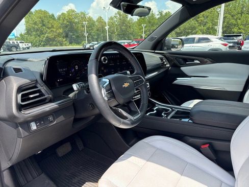 Used 2025 Chevrolet Traverse High Country w/ LPO, Floor Liner Package FWD image 24