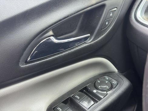 Used 2019 Chevrolet Equinox LT w/ Driver Convenience Package FWD image 25