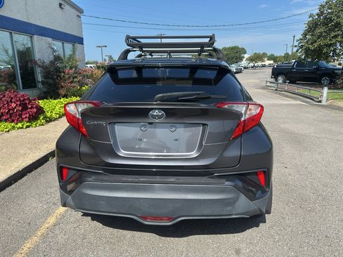 Used 2018 Toyota C-HR XLE FWD image 5