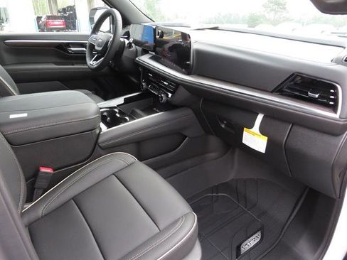 New 2025 Chevrolet Suburban Premier image 13