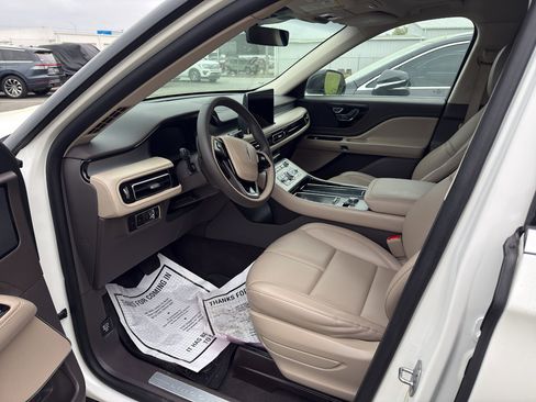 Certified 2023 Lincoln Aviator Standard w/ Premium Package image 2