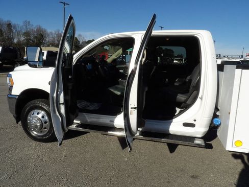 Used 2019 RAM 3500 Tradesman w/ Chrome Appearance Group image 13