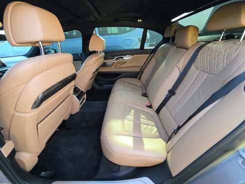 Used 2021 BMW 750i xDrive w/ Executive Package AWD/4WD image 5
