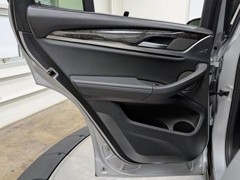 Used 2018 BMW X3 xDrive30i w/ Premium Package image 17