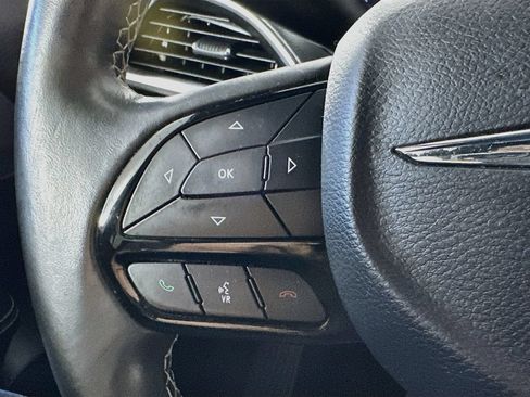 Used 2019 Chrysler Pacifica Touring Plus w/ Advanced Safetytec Group FWD image 26