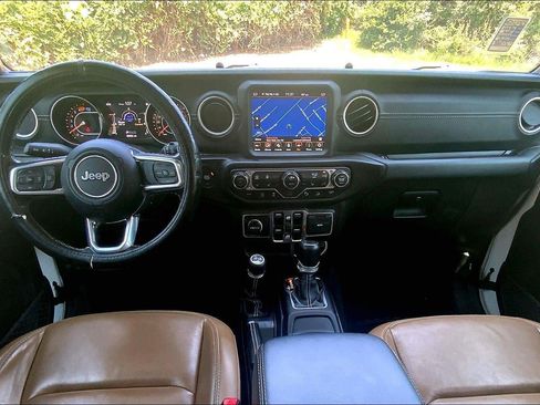 Used 2020 Jeep Wrangler Unlimited Sahara AWD/4WD image 16