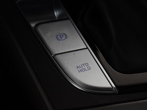 Used 2025 Hyundai Elantra SEL image 48