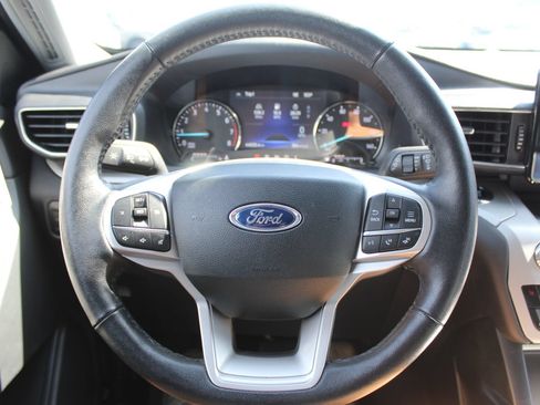 Used 2023 Ford Explorer XLT w/ Equipment Group 202A AWD/4WD image 23