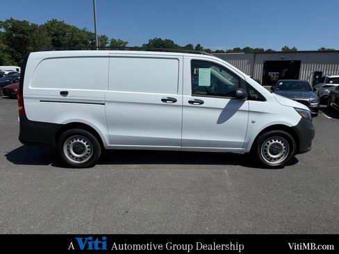 Used 2023 Mercedes-Benz Metris image 9