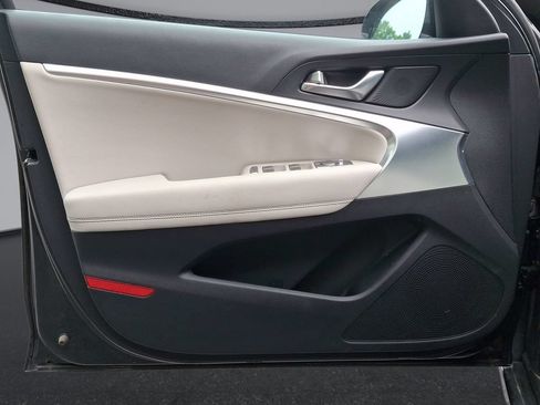 Used 2025 Genesis G70 2.5T image 10