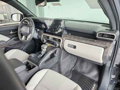Used 2024 Toyota Tacoma Limited w/ Limited Package (LT) image 21