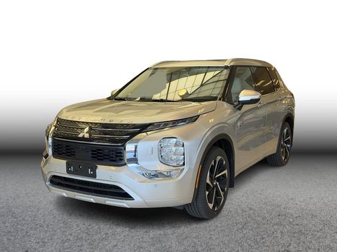 Used 2025 Mitsubishi Outlander 4WD Plug-In Hybrid image 1