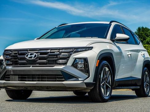 Certified 2025 Hyundai Tucson SEL FWD image 8