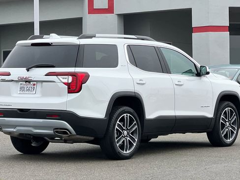 Used 2023 GMC Acadia SLT w/ Technology Package image 2