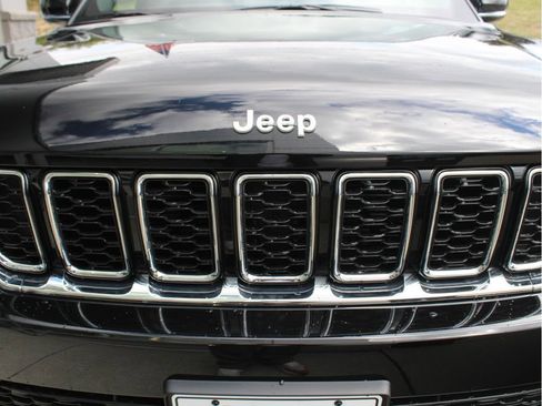 New 2025 Jeep Grand Cherokee Limited w/ Trailer Tow Package image 33