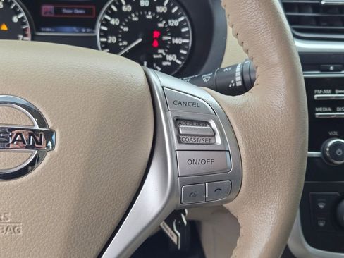 Used 2017 Nissan Altima 2.5 SL w/ Moonroof Package image 32