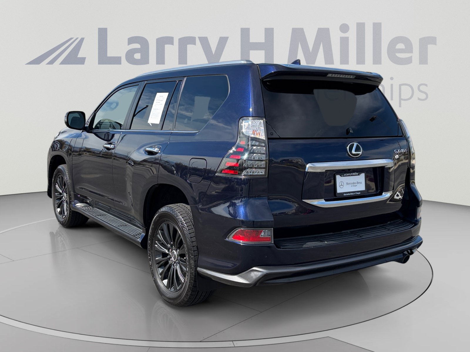 Used 2023 Lexus GX 460 Premium w/ Accessory Package AWD/4WD image 3