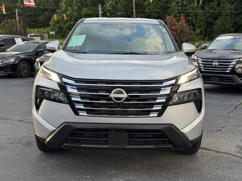 Certified 2025 Nissan Rogue SV FWD image 8