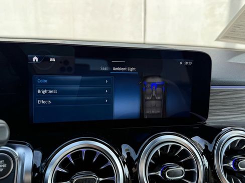 Used 2025 Mercedes-Benz GLB 250 image 12