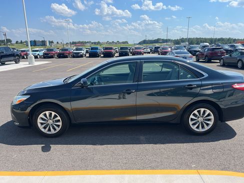 Used 2016 Toyota Camry LE FWD image 8