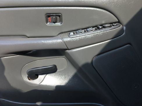 Used 2007 Chevrolet Silverado 2500 LT w/ Heavy-Duty Power Package image 13