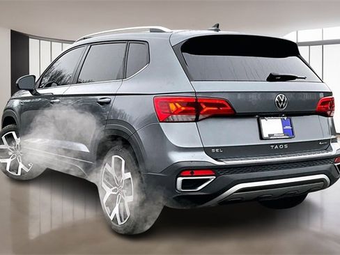 Used 2022 Volkswagen Taos SEL image 4