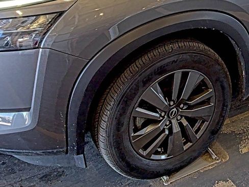 Used 2024 Nissan Pathfinder SV image 10