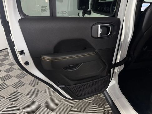 Used 2025 Jeep Wrangler Unlimited Sahara AWD/4WD image 30