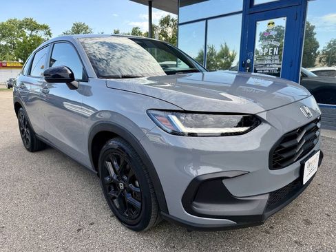 Used 2023 Honda HR-V Sport image 3