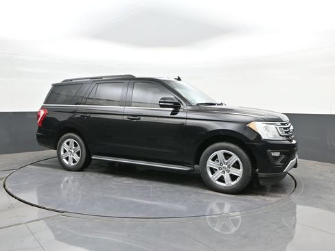 Used 2018 Ford Expedition XLT w/ Equipment Group 202A RWD image 17
