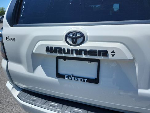 Used 2021 Toyota 4Runner SR5 Premium w/ Moonroof Package AWD/4WD image 4
