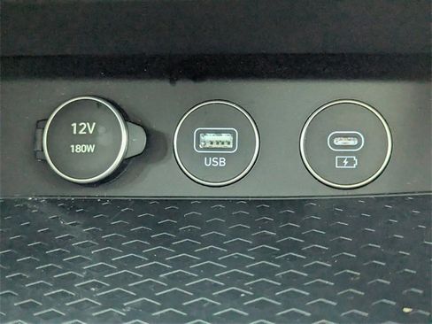 Used 2025 Genesis G70 2.5T image 20