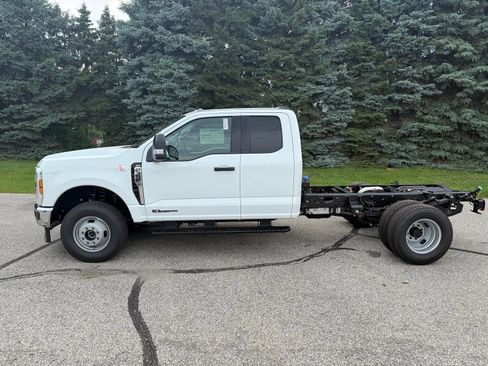 New 2025 Ford F350 XLT w/ XLT Value Package image 8